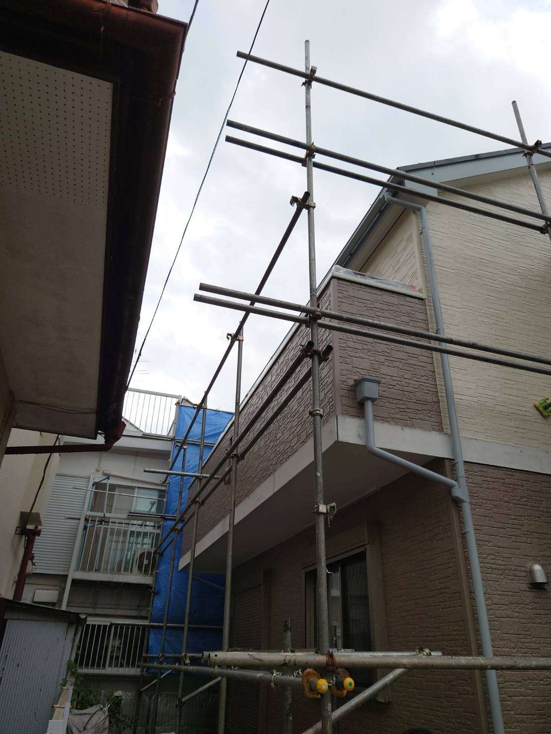愛川町のゴルフ場外ポンプ室作業後に、相模原市の一般住宅塗装の進捗状況確認に行きました❕☺