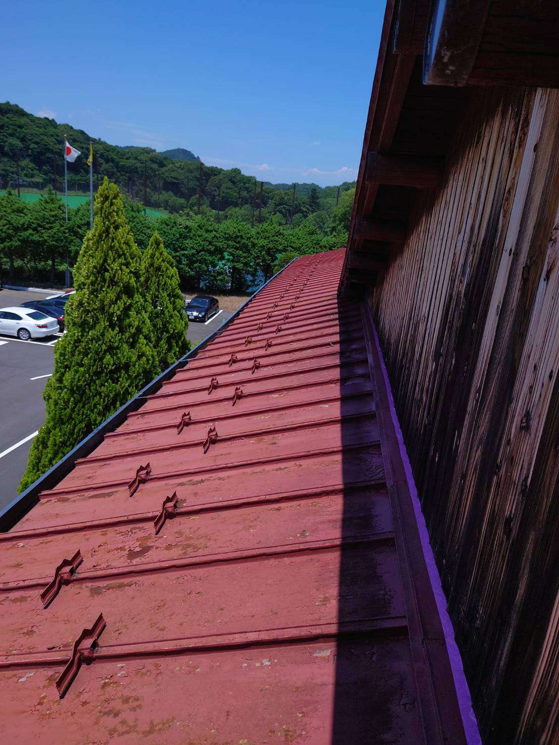 今日は屋根の上の木部塗装で暑かった❕😢