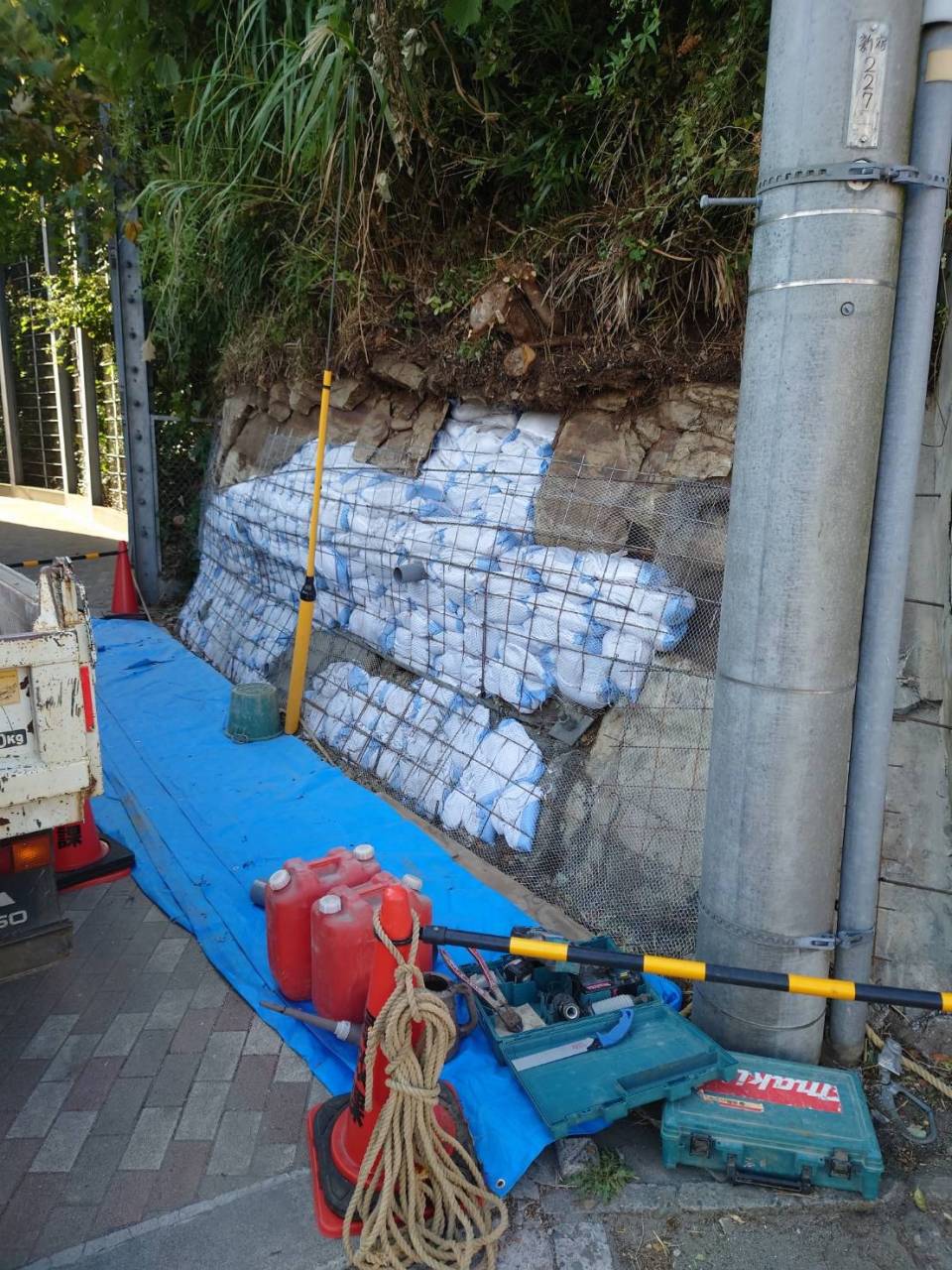 本日は神奈川県の葉山でがけ崩れを起こした現場で復興作業❕☺