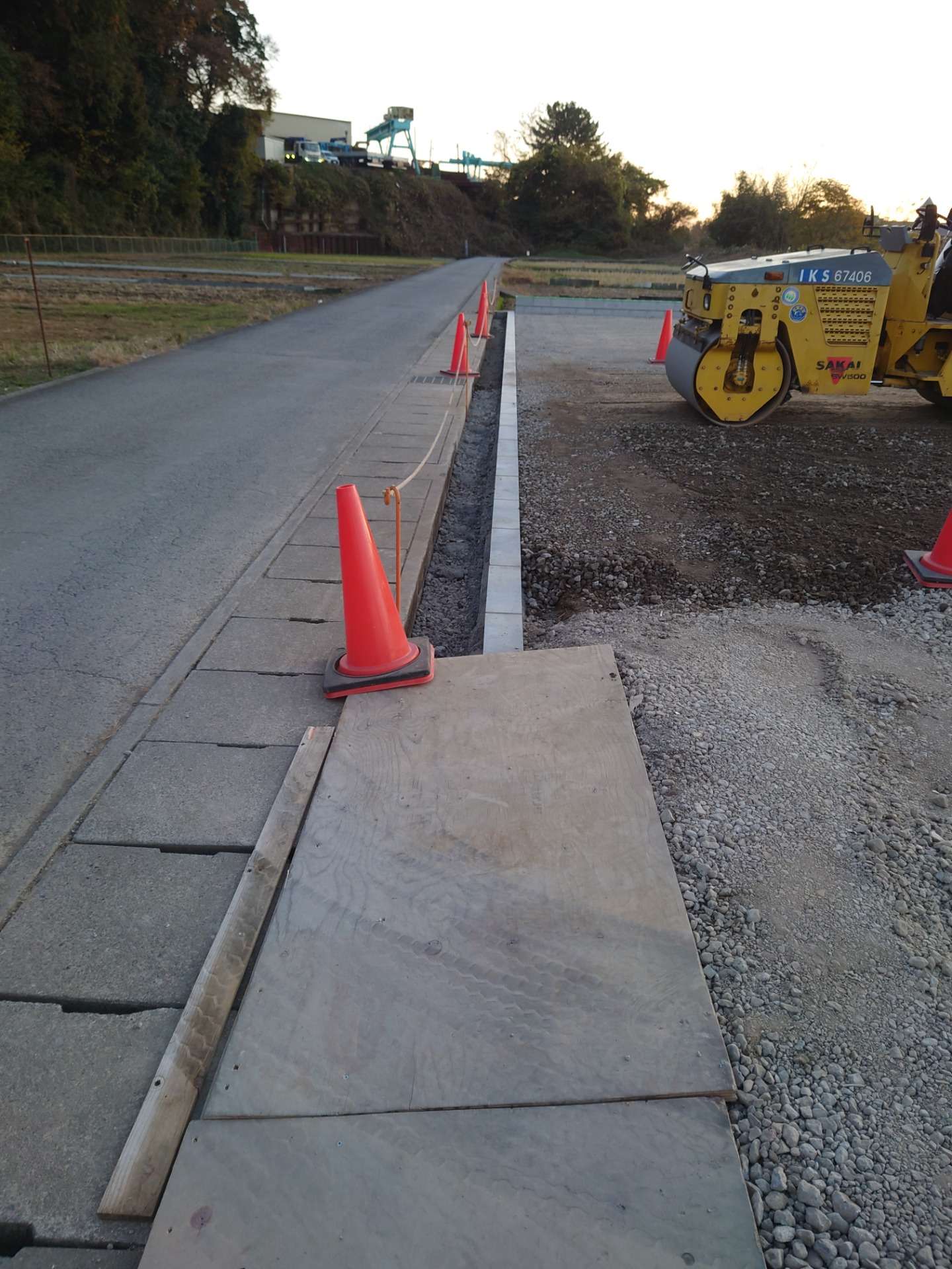 道路側のセットバック分（500）舗装準備砕石敷設❕☺