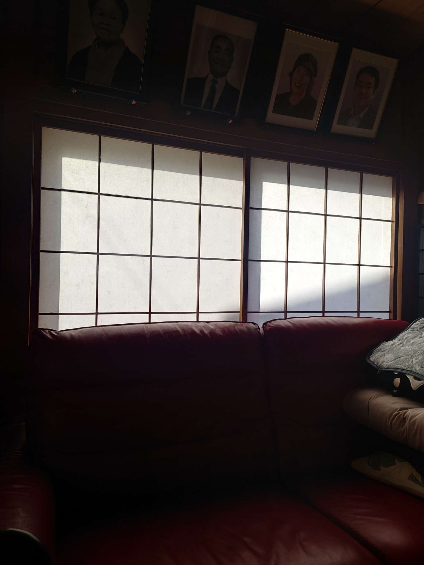 今日は、自分の家の障子の張り替えを致しました!☺