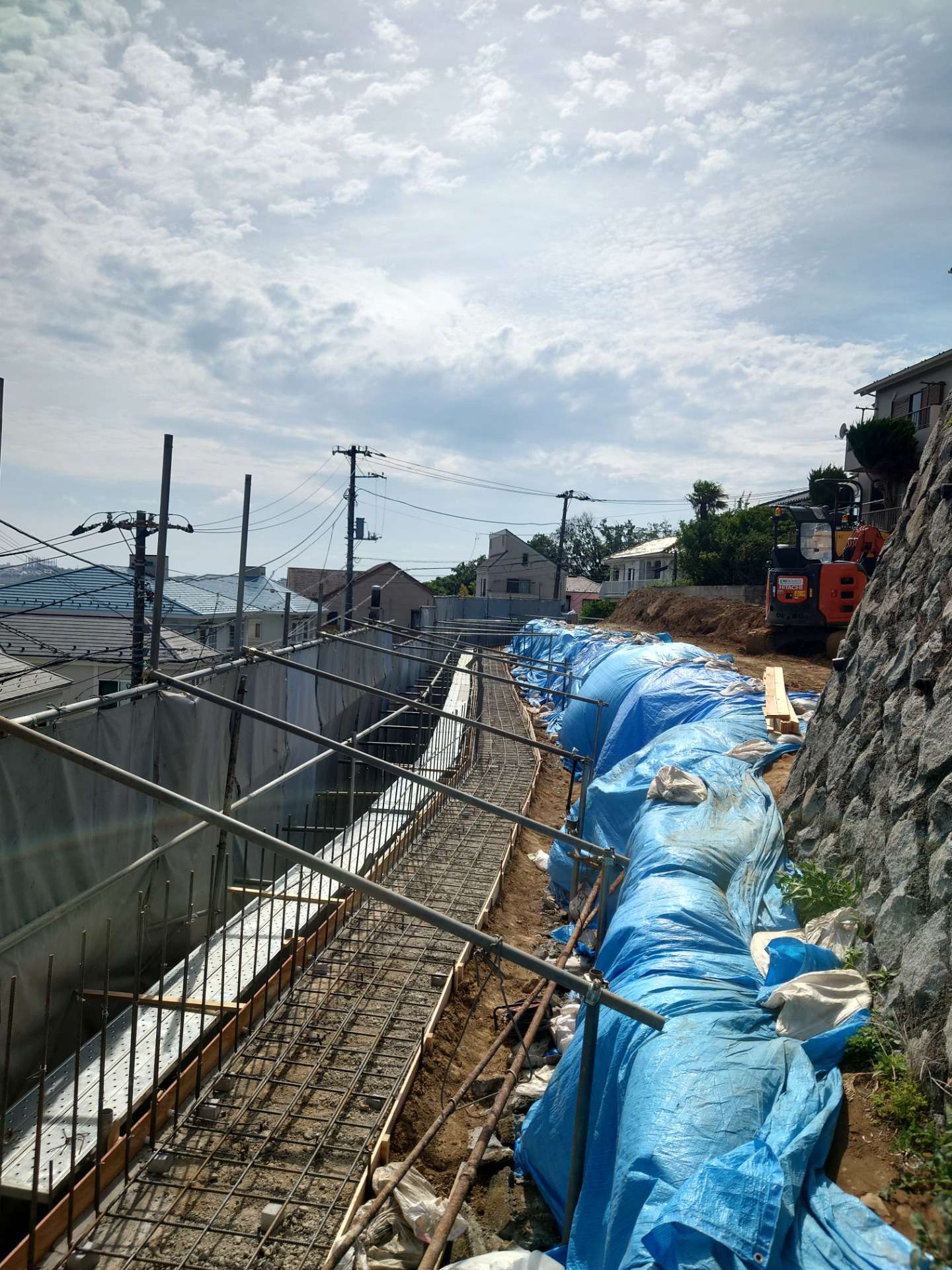 ６０メートル位ある外構ブロック工事を行っています!☺